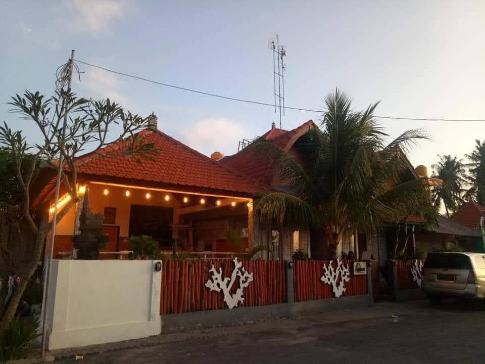 Sarinah Beach - Bistro&Bungalow Batununggul Exterior foto